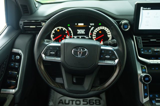 ‘Lướt’ hơn 3.000 km, Toyota Land Cruiser 2022 vẫn có giá gần 6 tỷ đồng - Hình 12.