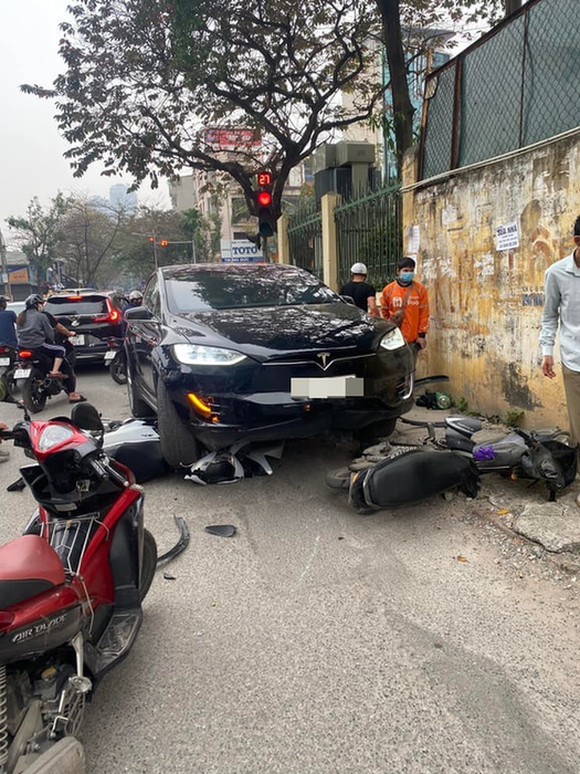 Ngoài Lâm Chí Dĩnh, xe Tesla còn gây ra nhiều tai nạn khủng khiếp khác! - Hình 3.
