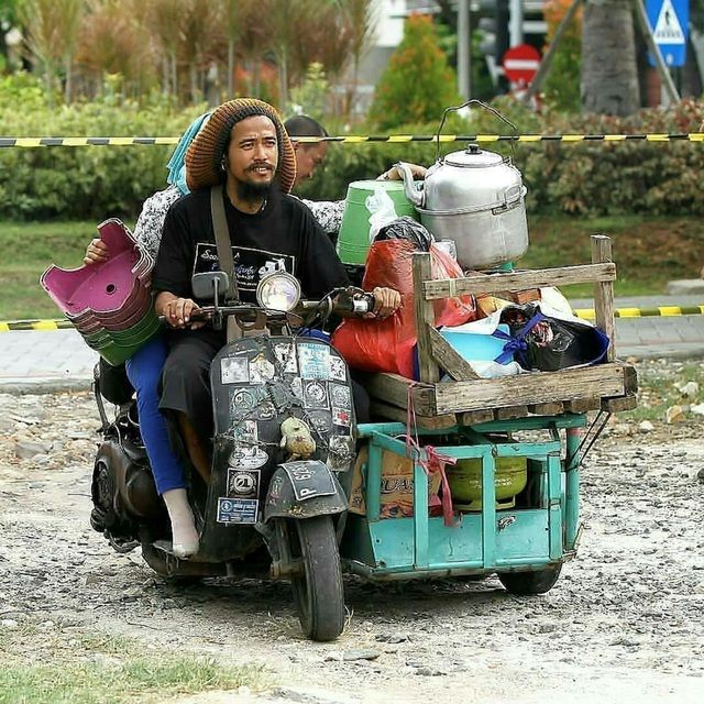Biến tấu không giới hạn trên xe Vespa: Hóa thành xe tăng, xe 1 bánh, sử dụng thân tre... - Hình 6.