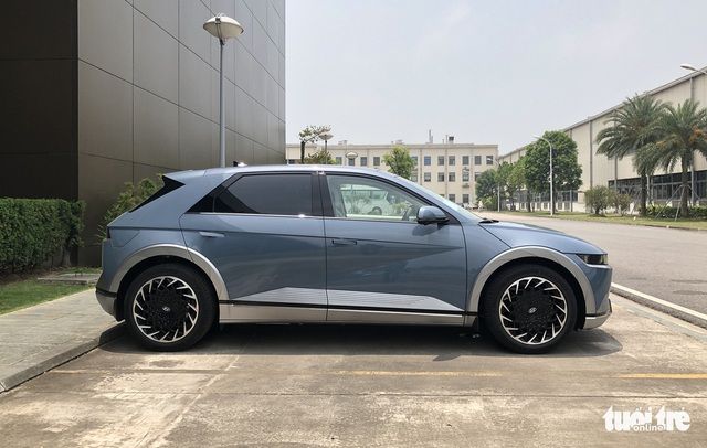 Đại lý giới thiệu Hyundai Ioniq 5 với giá gần 2 tỉ đồng, cam kết giao xe trong vòng 10 ngày - Ảnh 4.