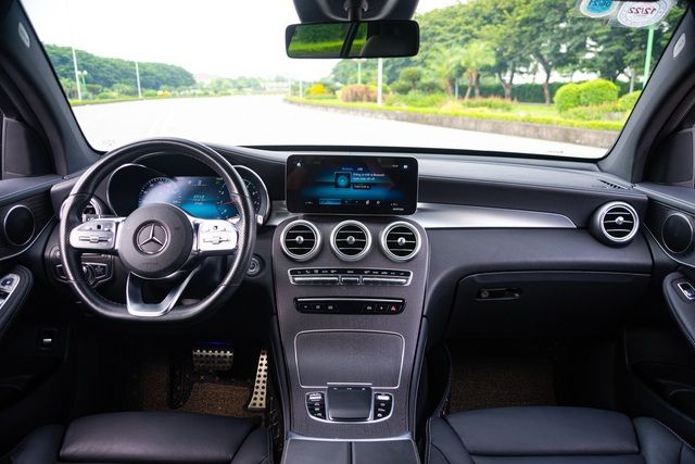 ‘Rất hiếm’ Mercedes-Benz GLC 300 Coupe 2 năm tuổi đang được bán lại với giá gần 2,7 tỷ đồng - Ảnh 10.