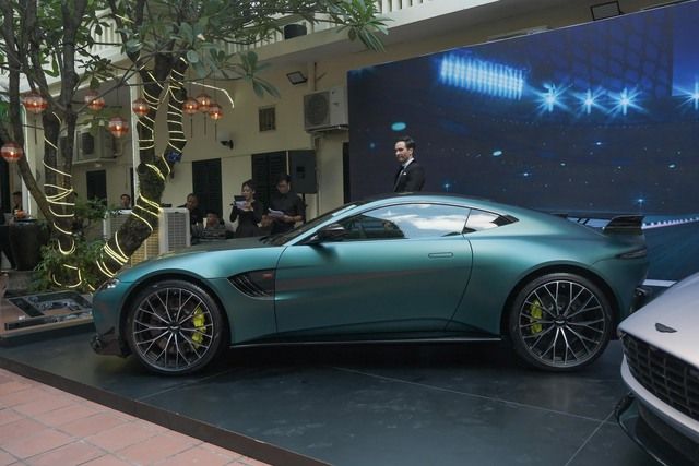 Khám phá từng góc cạnh trên chiếc Aston Martin Vantage F1 Edition có giá gần 19 tỷ đồng tại Việt Nam - Hình 2.