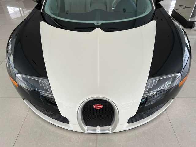 Bugatti Veyron duy nhất tại Việt Nam của Trung Nguyên Legend thay đổi 'bộ trang phục' mới, vừa lạ vừa quen, vẫn giữ phong cách của Chủ tịch - Ảnh 1.