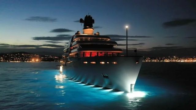 Tỷ phú Roman Abramovich thành công trong việc bảo vệ 4 siêu du thuyền khỏi bị tịch thu - Ảnh 1.