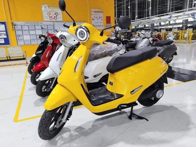 VinFast Evo 200 tiếp tục xuất hiện, với màu sắc bắt mắt và khả năng di chuyển 200km sau mỗi lần sạc - Ảnh 7.