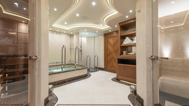 Các tỷ phú ‘tinh chỉnh’ gì cho siêu du thuyền: rạp chiếu phim, phòng trượt tuyết, bệnh viện... - Hình 16.