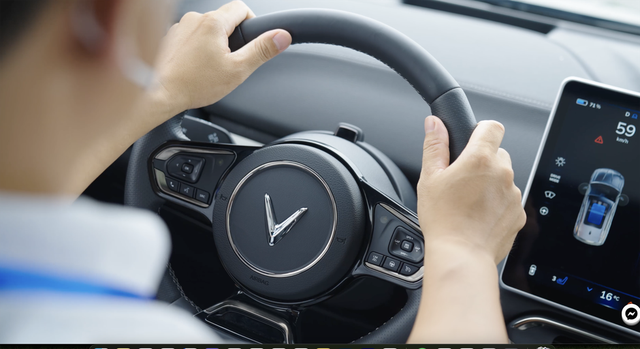 Chi tiết về VinFast VF 8 phiên bản thương mại được giao cho 100 khách hàng Việt đầu tiên: Không khác biệt nhiều so với mô hình concept - Ảnh 10.
