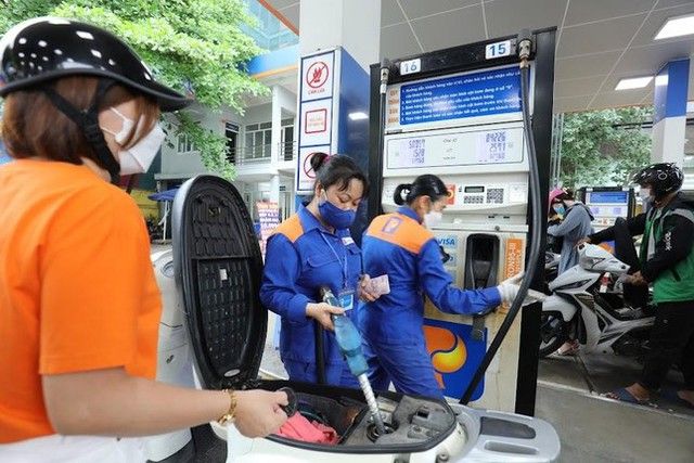 Giá xăng dầu giảm sâu hơn 3.000 đồng/lít từ 0h ngày 11/7  - Ảnh 1.