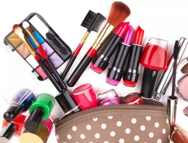 Thời tiết nắng nóng, tuyệt đối không để 8 thứ này trong cốp xe để tránh gặp phải nguy hiểm - Ảnh 2