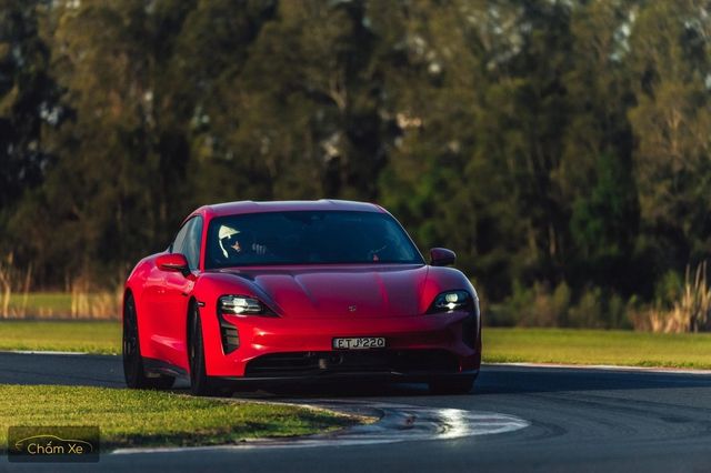 Đánh giá Porsche Taycan: Pin đầy, có thể đi được gần 500km, với một tùy chọn có thể khiến bạn say mê - Ảnh 16.