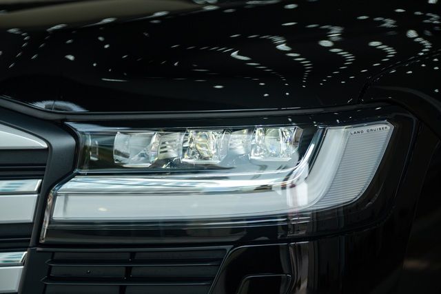 ‘Lướt’ hơn 3.000 km, Toyota Land Cruiser 2022 vẫn có giá gần 6 tỷ đồng - Hình 6.