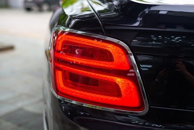Bentley Flying Spur đã đi được 1.700 km với giá 18,5 tỷ đồng - Ảnh 10.