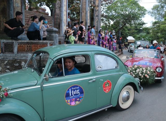 Xe cổ Volkswagen tham gia Lễ hội đường phố trong Tuần lễ Festival Huế 2022 - Ảnh 12.