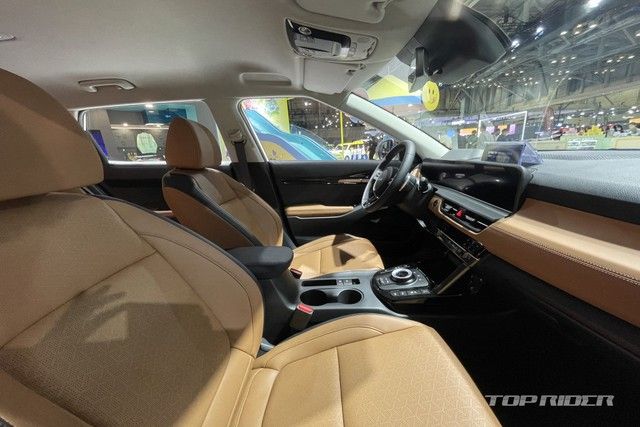 Ảnh thực tế Kia Seltos 2023 vừa ra mắt: Bổ sung động cơ 2.0L, sớm ra mắt tại Việt Nam để cạnh tranh với Corolla Cross - Ảnh 6.