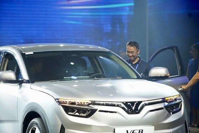 Những người đã mua 4 chiếc xe VinFast và nhận VF 8 nói: Đây là cột mốc lịch sử của ngành công nghiệp ô tô Việt Nam - Ảnh 3.