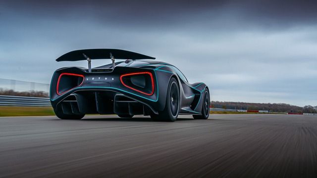 Lamborghini, Ferrari đối diện với sự yên bình đáng sợ của xe điện: Khi siêu xe trở thành phương tiện hàng ngày - Ảnh 10.