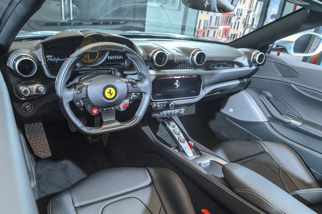 Ferrari Portofino M đầu tiên về Việt Nam - Siêu xe mui trần hoàn toàn mới cho giới siêu giàu - Hình 2.