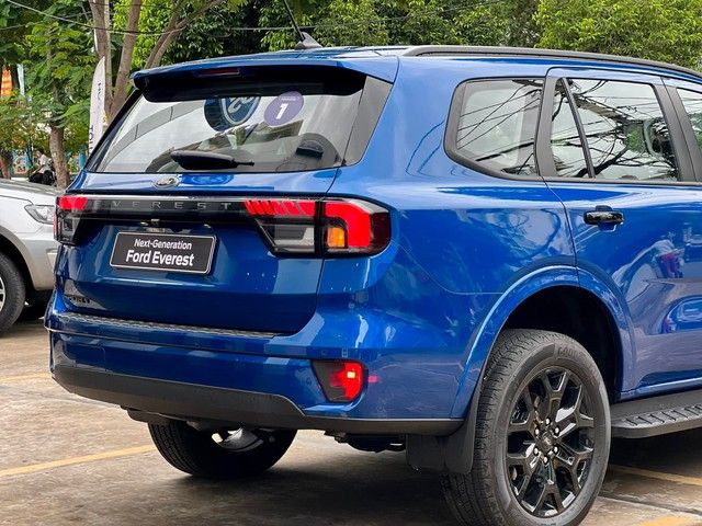 Ford Everest 2022 tấp nập đổ về đại lý, khách hàng mong muốn sở hữu xe sớm phải chấp nhận trả thêm chi phí phụ kiện đắt đỏ hàng trăm triệu đồng - Ảnh 4.