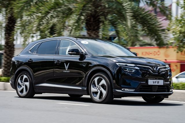 Những người đã mua 4 chiếc xe VinFast và nhận VF 8 cho biết: Đây là khoảnh khắc quan trọng trong lịch sử của ngành công nghiệp ô tô Việt Nam - Ảnh 8.