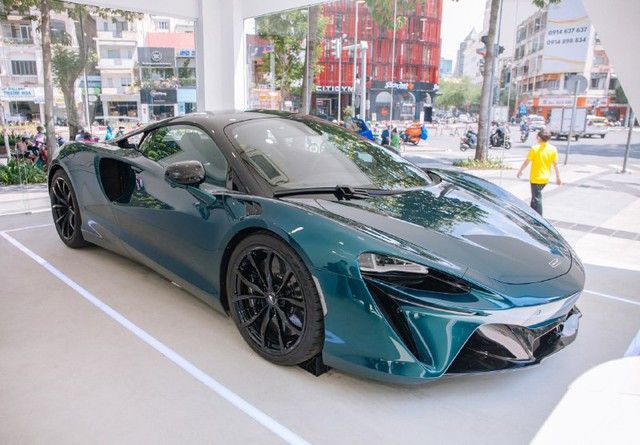 Khám phá siêu xe McLaren Artura không số lùi đầu tiên tại Việt Nam: Giá khoảng 16 tỷ đồng, được trưng bày - Ảnh 2.