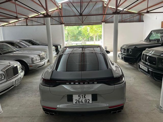 Chiếc Porsche Panamera Turbo S 2022 độc đáo xuất hiện tại một garage lớn nhất Việt Nam, với dàn Mercedes G 63 và Rolls-Royce Phantom làm nền - Ảnh 5.