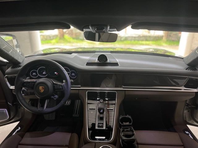 Chiếc Porsche Panamera Turbo S 2022 độc đáo xuất hiện tại một garage lớn nhất Việt Nam, với dàn Mercedes G 63 và Rolls-Royce Phantom làm nền - Ảnh 3.