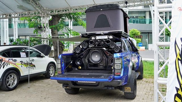Bữa tiệc âm nhạc siêu xe tại TP.HCM: VinFast VF e34 gây ấn tượng, Ranger Raptor trang bị dàn âm thanh trị giá 1,8 tỷ đồng - Ảnh 1.