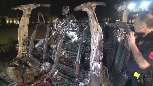 Ngoài Lâm Chí Dĩnh, xe điện Tesla còn gây ra nhiều vụ tai nạn thảm khốc khác! - Hình 2.