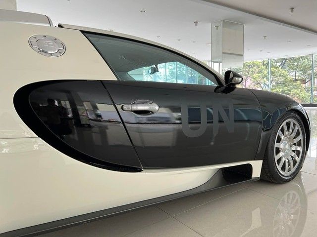 Bugatti Veyron duy nhất tại Việt Nam của Trung Nguyên Legend thay đổi 'bộ trang phục' mới, vừa lạ vừa quen, vẫn giữ phong cách của Chủ tịch - Ảnh 2.