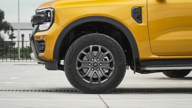 Ford Ranger Wildtrak 2022 giá 965 triệu đồng - Vị vua bán tải thị uy đối thủ tại Việt Nam - Hình 11.