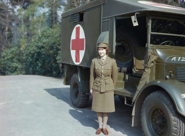 Bộ sưu tập các loại xe của Nữ hoàng Anh Elizabeth II - Hình 1.