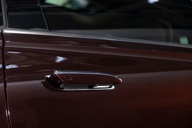 Trải nghiệm Mercedes-Maybach S 680 có giá 16 tỷ đồng tại Việt Nam: Cánh cửa mở đóng như Rolls-Royce, ghế của ông chủ có thể biến thành giường - Hình 7.