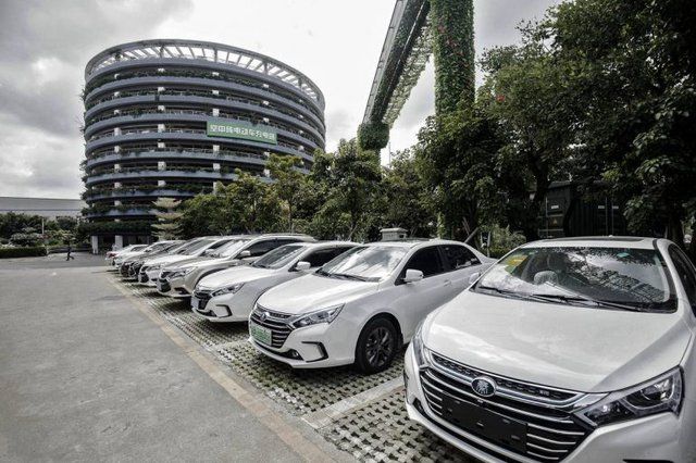 Một người đàn ông dũng cảm đã mua lại một công ty thua lỗ, và sau 19 năm, ông đã vượt mặt Tesla của Elon Musk.