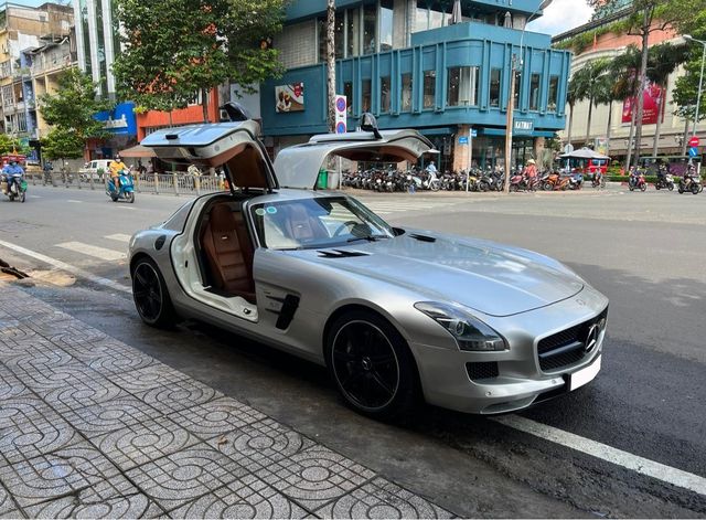 Mercedes-AMG SLS đầu tiên tại Việt Nam trở lại sau thời gian dài vắng bóng, giá mới gần 10 tỷ đồng - Ảnh 4.