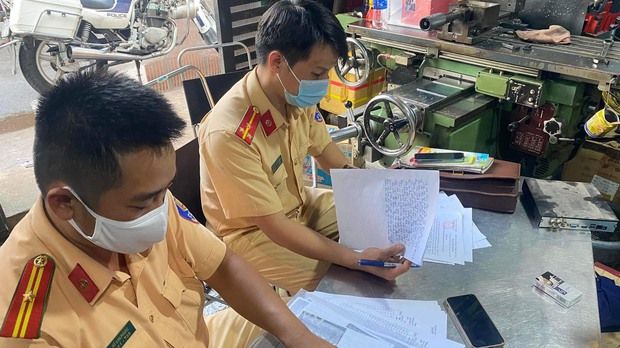 Cảnh sát TP.HCM tiến hành đột kích 11 lò “độ xe”, phát hiện nhiều điều bất ngờ - Hình 8.