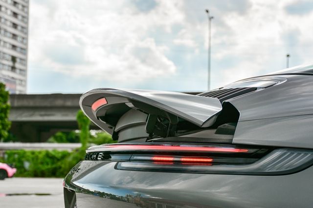 Đánh giá chi tiết Porsche 911 Targa 4S - Siêu xe mui trần cho những người đam mê lái xe, có giá hàng chục tỷ đồng tại Việt Nam - Ảnh 5.