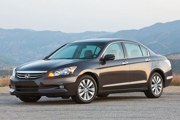 Các dòng sedan 10 năm tuổi vẫn chạy tốt: Đa số là xe Nhật, trong đó có đến 4 dòng của Toyota - Ảnh 2.