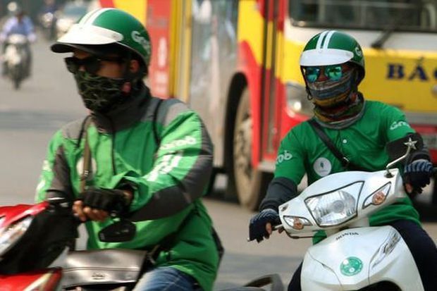 Grab gây phản ứng từ hành khách khi thu phí nắng nóng: từ phí tắc đường, trời mưa đến trời nắng?! - Ảnh 2.
