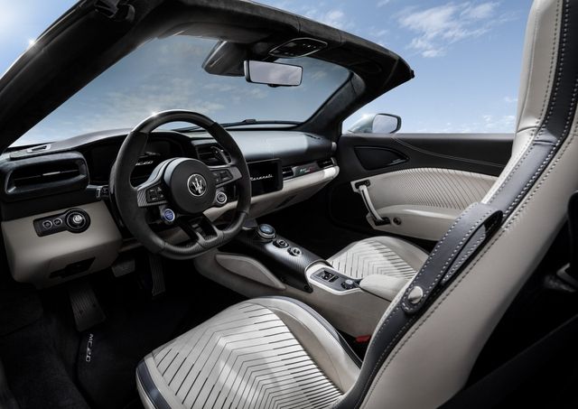 Khám phá chi tiết siêu xe Maserati MC20 Cielo Spyder trong thực tế - Hình 8.