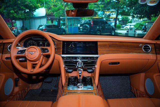 Bentley Flying Spur đã đi được 1.700 km với giá 18,5 tỷ đồng - Ảnh 11.