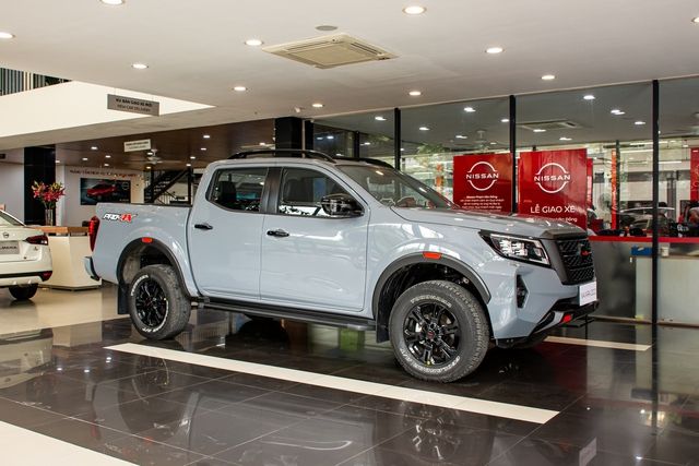 Nissan Navara 2022 ra mắt, giá từ 945 triệu đồng tại Việt Nam: Sử dụng động cơ tăng áp kép, thách thức Ford Ranger - Ảnh 2.