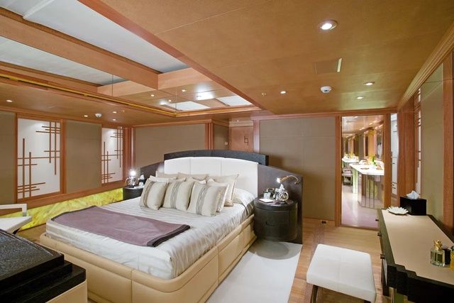 Chiếc du thuyền biệt thự nổi này được so sánh như một viên kim cương lấp lánh giữa lòng biển bởi nhà kinh doanh trang sức nổi tiếng.