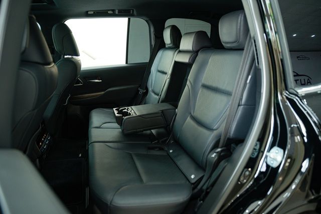 ‘Lướt’ hơn 3.000 km, Toyota Land Cruiser 2022 vẫn có giá gần 6 tỷ đồng - Hình 18.