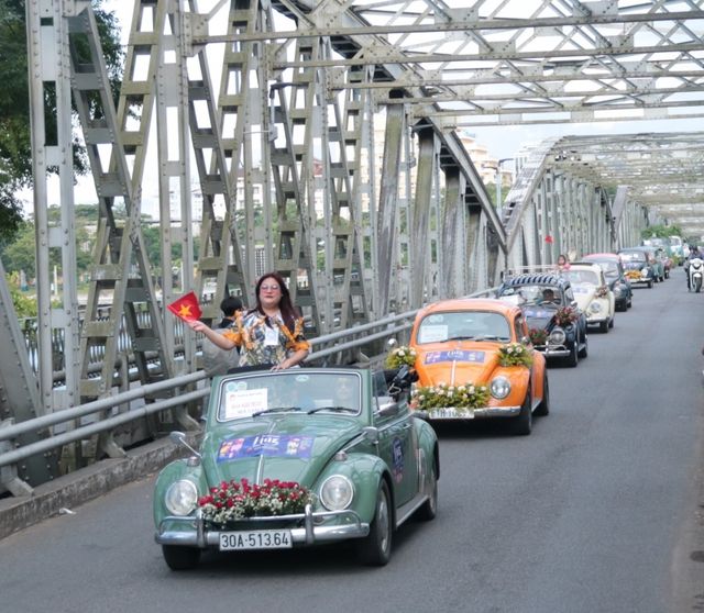 Xe cổ Volkswagen tham gia Lễ hội đường phố trong Tuần lễ Festival Huế 2022 - Ảnh 6.