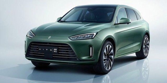 Huawei không chỉ nổi tiếng với điện thoại thông minh mà còn mạnh mẽ bước vào thị trường ô tô điện với chiếc SUV SF5 và crossover điện lai Aito M5.