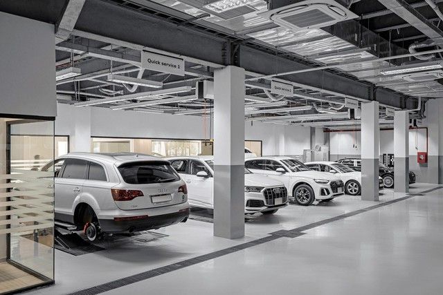 Bên trong của showroom Audi lớn nhất Việt Nam: Với vốn đầu tư hơn 140 tỷ đồng, diện tích rộng 9.000 m2, bao gồm cả khu vực sửa chữa riêng cho xe điện - Hình ảnh 8.