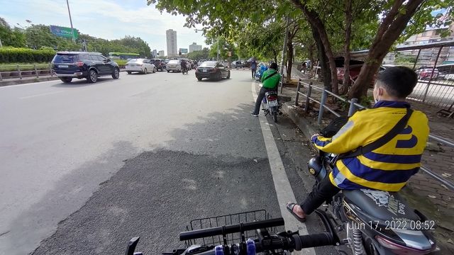 Nam giới bày tỏ: Đi xe đạp thật là một thách thức, không phải đùa đâu, mong các chị em phụ nữ thông cảm!  - Ảnh 2.