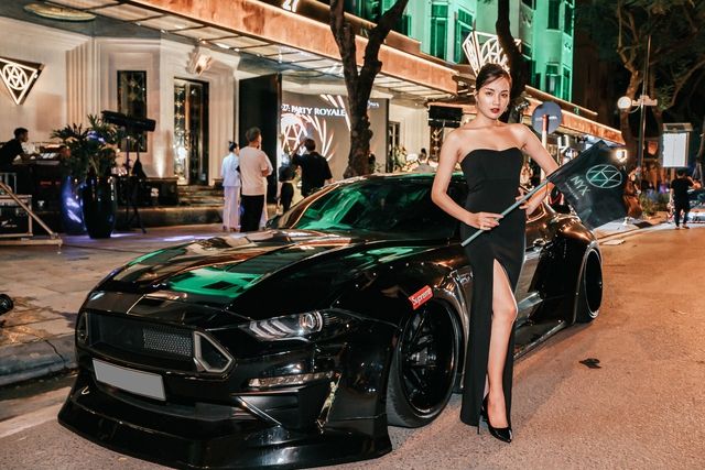 Đám xe trăm tỷ tụ hội tại Hà Nội: McLaren 650S Spider được độ thân rộng, Ford Mustang GT nằm sát mặt đường thu hút sự chú ý - Hình 3.