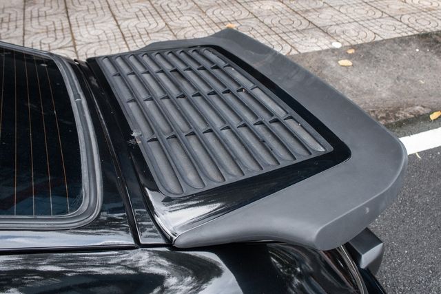 Ông Đặng Lê Nguyên Vũ lái chiếc Porsche 911 Carrera G-Series độc nhất Việt Nam, được chụp trong cuối tuần.