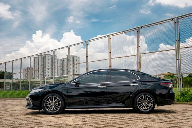 Lắp chốt Toyota Camry trong 15 phút, Giám đốc 8X nhận định: ‘Việc ngồi phía sau thực sự thoải mái, và việc điều khiển bánh lái còn làm tôi bất ngờ hơn nữa’ - Ảnh 16.